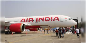 Read more about - Flight Ticket Price Hike | বাড়ছে জ্বালানির দাম, প্লেনের টিকিটে বাড়তি ভাড়া বসানোর ঘোষণা এয়ার ইন্ডিয়ার