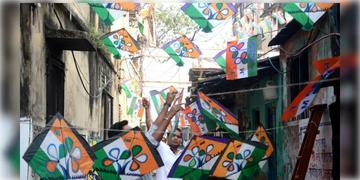 Read more about - Chandannagar Councilors | চন্দননগরে পদত্যাগ পুরনিগমের মেয়র-সহ ৩০ কাউন্সিলরের, ভাঙছে পুরসভাও!
