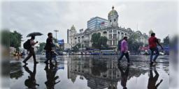 Read more about - Weather Update | বর্ষার কাউন্টডাউন শুরু বঙ্গে, ঝমঝমিয়ে বৃষ্টির পূর্বাভাস রাজ্যের একাধিক জেলায়