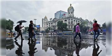 Read more about - Weather Update | বর্ষার কাউন্টডাউন শুরু বঙ্গে, ঝমঝমিয়ে বৃষ্টির পূর্বাভাস রাজ্যের একাধিক জেলায়