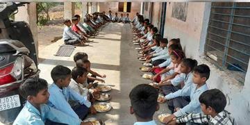 Read more about - Mid Day Meal | মিড-ডে মিল বন্ধ হওয়া চলবে না, ৯৯৭ কোটি বরাদ্দ করে কড়া বার্তা শিক্ষামন্ত্রীর!