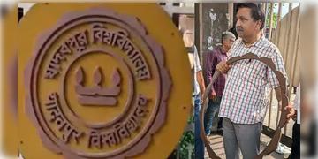 Read more about - Jadavpur University Chaos | যাদবপুরে বিক্ষোভ, নন্দলাল বসুর নকশা করা বিশ্ববিদ্যালয়ের প্রতীক ভেঙে ফেলার অভিযোগ ABVP-র বিরুদ্ধে!