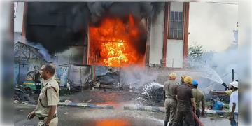 Read more about - Panihati Fire | পানিহাটিতে CESC-র ভবনে ভয়াবহ আগুন, ঘটনাস্থলে দমকলের ৭ ইঞ্জিন!