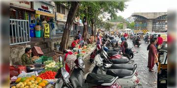 Read more about - Chinsurah | পুজোর মুখে চুঁচুড়ায় উচ্ছেদের খাঁড়া, আজকের মধ্যেই তুলে দিতে হবে ফুটপাথের দোকান, জানিয়ে দিয়ে গেল PWD!