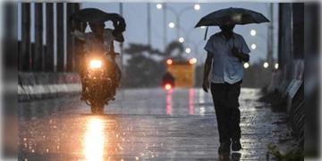 Read more about - Weather Latest Update | আগামী ২৪ ঘণ্টায় ভারী থেকে অতিভারী বৃষ্টির পূর্বাভাস, ভিজবে কোন কোন জেলা?