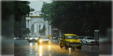 Read more about - Weather Update | পুজোর আগে বৃষ্টির চোখরাঙানি, দুর্যোগের আশঙ্কা শহরে, একনজরে আজকের আবহাওয়া আপডেট