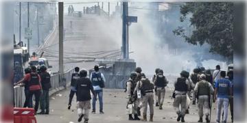 Read more about - Manipur | ফের উত্তপ্ত মণিপুর! পুলিশ-আন্দোলনকারীদের খণ্ডযুদ্ধে আহত ৩ পুলিশকর্মী, গ্রেফতার ২১!