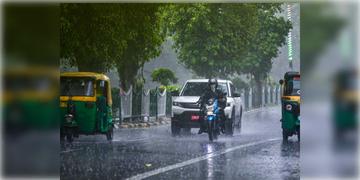 Read more about - Weather Update | কয়েক ঘণ্টার মধ্যেই বজ্রবিদ্যুৎ-সহ বর্ষণ বঙ্গে, একনজরে আজকের আবহাওয়া আপডেট