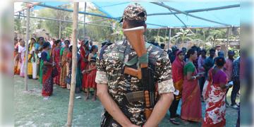 Read more about - Election Commission | থাকবে ২২০০-২৩০০ কেন্দ্রীয় বাহিনী, চিহ্নিত করা হয়েছে ‘স্পর্শকাতর’ বুথও, দ্বিতীয় দফার ভোটে কড়া নিরাপত্তা কমিশনের!