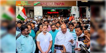 Read more about - INDIA Bloc | রাষ্ট্রপতির সঙ্গে সাক্ষাতের সময় পেলেন ইন্ডিয়া জোটের নেতারা, শুক্রে ফের বিক্ষোভের পরিকল্পনা বিরোধীদের!