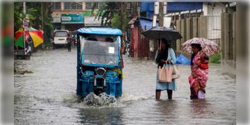 Read more about - Weather Update | দক্ষিণবঙ্গে সপ্তাহভর ভারী বৃষ্টির পূর্বাভাস, আজ বৃষ্টির হলুদ সর্তকতা জারি কলকাতা-সহ একাধিক জেলায়!