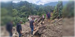 Read more about - Sikkim Landslide | ভারী বৃষ্টিতে সিকিমগামী ১০ নম্বর জাতীয় সড়কে ধস, বিপর্যস্ত যান চলাচল