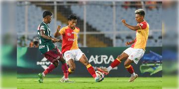 Read more about - ISL Derby | নিষ্ফলা ডার্বি, টানটান ম্যাচে ১-১ গোলে 'ড্র' ইস্টবেঙ্গল-মোহনবাগানের