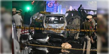 Read more about - Delhi Car Blast | লালকেল্লার ঘটনা পরিকল্পিত হামলাই! গাড়ির মধ্যেই হয়েছিল বিস্ফোরণ, ৭,৫০০ দীর্ঘ চার্জশিট পেশ NIA-র