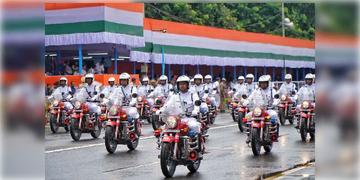 Read more about - Kolkata Police | মোতায়েন ১৫০০ পুলিশ, তবে রেড রোডে দাঁড়িয়ে এটা করতে পারবে না পুলিশ! স্বাধীনতা দিবসের আগেই কড়া নির্দেশ!