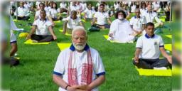 Read more about - International Yoga Day | কলকাতাতেই হবে অনুষ্ঠান, যোগ দিবস নিয়ে বড় ঘোষণা কেন্দ্রীয় আয়ুষ ও স্বাস্থ্য প্রতিমন্ত্রীর!