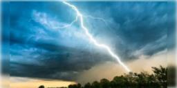 Read more about - Weather Update | বৃহস্পতিবার থেকে রাজ্যে শুরু হবে বজ্রবিদ্যুৎ-সহ ঝড়বৃষ্টি, তবে বুধবার পর্যন্ত থাকবে গরম ও অস্বস্তিকর আবহাওয়া!