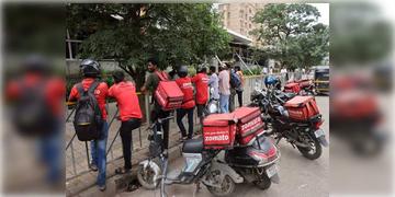 Read more about - Gig Workers Insurance | অ্যাক্সিডেন্টাল কভারেজ থেকে মাতৃত্বকালীন সুবিধা! ক্যাব ড্রাইভার-ডেলিভারি পার্টনারদের জন্য স্বাস্থ্যবিমার উদ্যোগ কেন্দ্রের