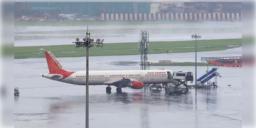 Read more about - Mumbai Airport | ৬ ঘন্টার জন্য বন্ধ থাকবে বিমান ওঠানামা, এই সময়ের মধ্যে নেই তো আপনার ফ্লাইট?