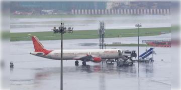 Read more about - Mumbai Airport | ৬ ঘন্টার জন্য বন্ধ থাকবে বিমান ওঠানামা, এই সময়ের মধ্যে নেই তো আপনার ফ্লাইট?
