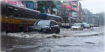 Read more about - Heavy Rainfall | এখনই বৃষ্টি পিছু ছাড়ছে না বঙ্গবাসীর, কলকাতা-সহ ৭ জেলায় ভারী বৃষ্টির হলুদ সতর্কতা জারি!