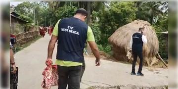 Read more about - Sandeshkhali STF Raid | সন্দেশখালিতে STF হানা, তৃণমূল নেতা ঘনিষ্ঠের পুকুর থেকে উদ্ধার বিপুল আগ্নেয়াস্ত্র