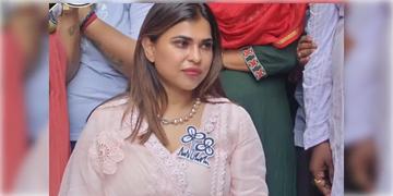 Read more about - Shreya Pandey | ইডির দপ্তরে জেরা শ্রেয়া পাণ্ডেকে, জমি দখল এবং অবৈধ নির্মাণের মামলায় চলছে জিজ্ঞাসাবাদ!