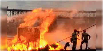 Read more about - Haldia Explosion | 'সোমবার বিকেল থেকেই বের হচ্ছিল পোড়া গন্ধ', কর্তৃপক্ষের গাফিলতিতেই হলদিয়া পেট্রোকেমিক্যালসে অগ্নিকাণ্ড?
