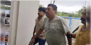 Read more about - TMC Former MLA Arrested | তোলাবাজি-জমি হাতিয়ে নেওয়ার অভিযোগ! নৈহাটিতে গ্রেফতার প্রাক্তন বিধায়ক সনৎ দে