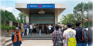Read more about - CJP Protest | বিক্ষোভে উত্তাল দিল্লি, রাজধানীতে বন্ধ ১৬টি মেট্রো স্টেশন! সোশ্যাল মিডিয়ায় নজরদারি সাইবার সেলের