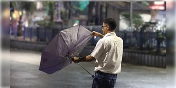 Read more about - Weather Update | কলকাতা-সহ দক্ষিণবঙ্গের বেশ কয়েক জেলায় ঝড়-বৃষ্টির পূর্বাভাস, শুক্রবার পর্যন্ত একইরকম থাকবে আবহাওয়া!