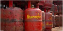 Read more about - LPG on EMI | এবার কিস্তিতে কেনা যাবে রান্নার গ্যাস! দারুণ সুবিধা দিল ভারত পেট্রোলিয়াম!