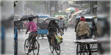 Read more about - Kolkata Weather Update | আগামী কয়েক ঘণ্টায় কলকাতায় ধেয়ে আসছে কালবৈশাখী, বজ্রবিদ্যুৎ-সহ ঝড়ের পূর্বাভাস আরও ৩ জেলায়
