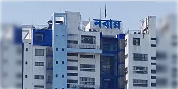 Read more about - Nabanna | লোপাট হয়ে যেতে পারে গুরুত্বপূর্ণ নথি, নবান্নে টিম পাঠাল কমিশন!