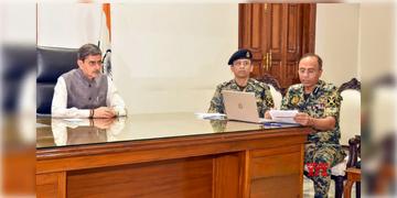 Read more about - WB Elections | নির্বাচনের প্রাক্কালে বাংলাদেশ সীমান্তে কড়া নজর, লোকভবনে রাজ্যপালের সঙ্গে বৈঠক BSF-প্রধানের