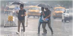 Read more about - Weather Update | দক্ষিণবঙ্গে বাড়বে বৃষ্টির দাপট! আজও রয়েছে বজ্রবিদ্যুৎ-সহ বৃষ্টির কমলা সর্তকতা!