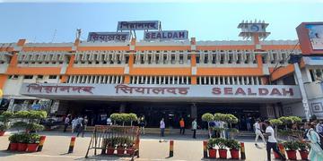 Read more about - Sealdah Station | আলাদা আলাদা স্টেশনের জন্য আলাদা আলাদা গেট! ভোলবদল শিয়ালদহের