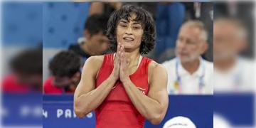 Read more about - Vinesh Phogat | এশিয়ান গেমসে ফিরতে বাঁধা, হাই কোর্টের রায়কে চ্যালেঞ্জ করে ভিনেশের বিরুদ্ধে সুপ্রিম কোর্টে কুস্তি ফেডারেশন!