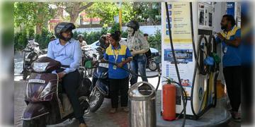 Read more about - Petrol-Diesel | জ্বালানির জ্বালা, ফের দাম বাড়ল পেট্রোল-ডিজ়েলের! কোন শহরে কত?