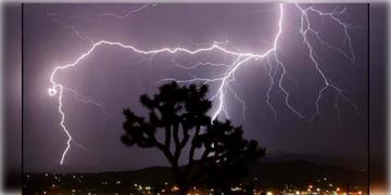 Read more about - Weather Update | দক্ষিণবঙ্গে টানা বৃষ্টি, বজ্রপাতে ৬ জনের মৃত্যু! আহত ৩! হাওড়া ও বাঁকুড়ায় শোকের আবহ!