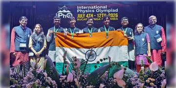 Read more about - Physics Olympiad | পর্দাথবিদ্যার আঙিনায় বড় সাফল্য! আন্তর্জাতিক ফিজিক্স অলিম্পিয়াডে প্রথম স্থান ভাগ করে নিল ভারতের ৫ ছাত্রছাত্রী! রয়েছে বাঙালি অধ্যাপকের ভূমিকাও!