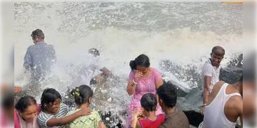 Read more about - Bay of Bengal | বঙ্গোপসাগরে নিম্নচাপ! দিঘা-তাজপুর-মন্দারমণিতে নিষিদ্ধ স্নান, চলছে কড়া নজরদারি!