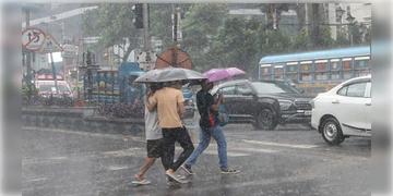 Read more about - Weather Update | মঙ্গলে একাধিক জেলায় জারি ভারী বৃষ্টির সতর্কতা, একনজরে আজকের আবহাওয়া