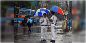 Read more about - Weather Update | ধেয়ে আসছে কালবৈশাখী, গরম থেকে রেহাই মিলবে কি? এক নজরে কলকাতার আজকের আবহাওয়া