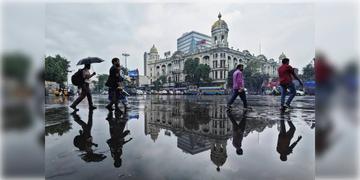 Read more about - Weather Update | ফের সক্রিয় বর্ষা, রাজ্যের একাধিক জেলায় ঝোড়ো হাওয়া-সহ বজ্রবিদ্যুৎ ও ভারী বৃষ্টির পূর্বাভাস!