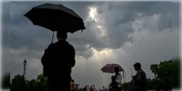 Read more about - Weather Update | রবিতে ঝড় বৃষ্টির সতর্কতা জারি শহরে! একনজরে কলকাতার আজকের আবহাওয়া
