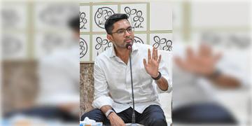 Read more about - Abhishek Banerjee | "অফিসকর্মীদের হেনস্থা...ভয় দেখিয়ে মিথ্যা বয়ান রেকর্ডের চেষ্টা"- পুলিশের বিরুদ্ধে একগুচ্ছ অভিযোগ অভিষেকের