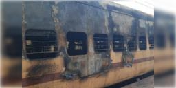 Read more about - Katwa | রবির ভোরে দাউদাউ করে জ্বলছে ট্রেনের কামরা, আতঙ্ক কাটোয়া স্টেশনে