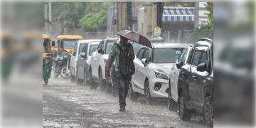 Read more about - Weather Update | গভীর নিম্নচাপের জেরে টানা বৃষ্টি, কলকাতা-সহ দক্ষিণবঙ্গে বাড়ছে দুর্যোগের আশঙ্কা
