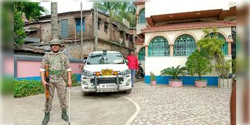 Read more about - ED Raid | সুপারি ব্যবসায়ীর বাড়িতে হানা ইডির, নবদ্বীপে মানি লন্ডারিং মামলায় চলছে তল্লাশি